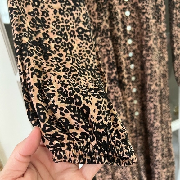 Aritzia - Wilfred New Gallery Dress - NWT - Size XS - Picture 5 of 10